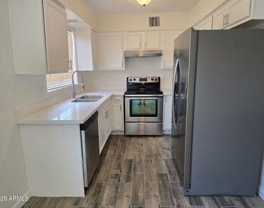715 N Arrowhead Drive - Photo Thumbnail 7