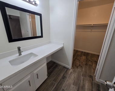 715 N Arrowhead Drive - Photo Thumbnail 11