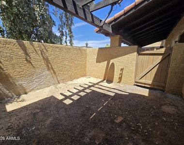 715 N Arrowhead Drive - Photo Thumbnail 4