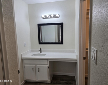 715 N Arrowhead Drive - Photo Thumbnail 12