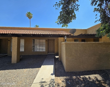 715 N Arrowhead Drive - Photo Thumbnail 2