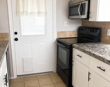 4212 W Vista Avenue - Photo Thumbnail 3