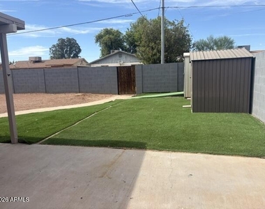 4212 W Vista Avenue - Photo Thumbnail 14