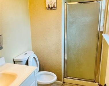 601 Bentwood Drive - Photo Thumbnail 8