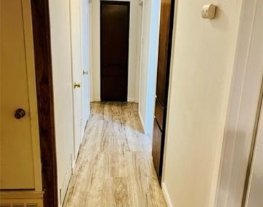 601 Bentwood Drive - Photo Thumbnail 6