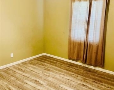 601 Bentwood Drive - Photo Thumbnail 9