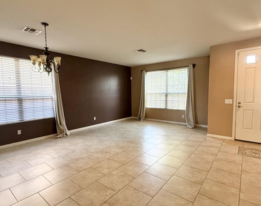 2714 E Birchwood Place - Photo Thumbnail 2