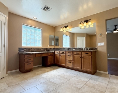 2714 E Birchwood Place - Photo Thumbnail 10