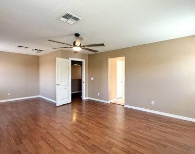2714 E Birchwood Place - Photo Thumbnail 7