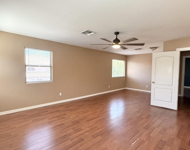 2714 E Birchwood Place - Photo Thumbnail 12