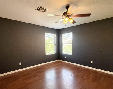 2714 E Birchwood Place - Photo Thumbnail 14