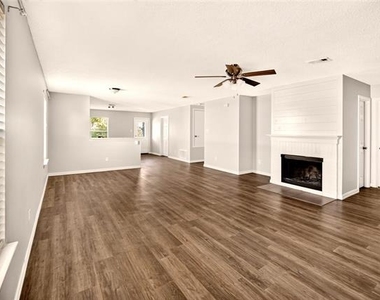 8704 Swan Park Drive - Photo Thumbnail 4