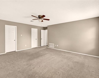 8704 Swan Park Drive - Photo Thumbnail 10