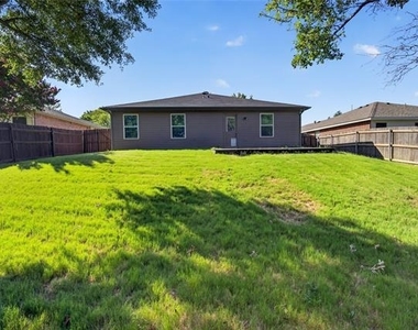 8704 Swan Park Drive - Photo Thumbnail 17