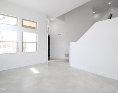 15019 N 100th Way - Photo Thumbnail 12