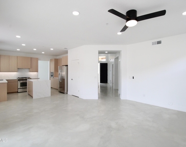15019 N 100th Way - Photo Thumbnail 8