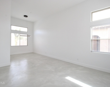 15019 N 100th Way - Photo Thumbnail 10