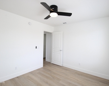 15019 N 100th Way - Photo Thumbnail 19