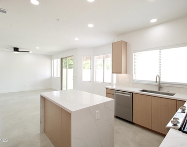 15019 N 100th Way - Photo Thumbnail 5