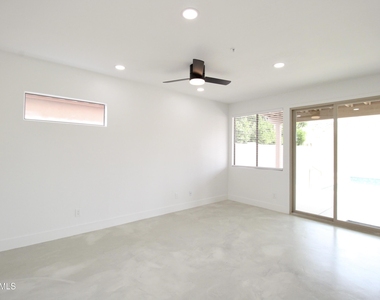 15019 N 100th Way - Photo Thumbnail 9
