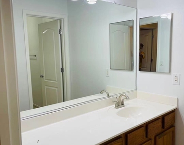 1704 S Falcon Drive - Photo Thumbnail 7