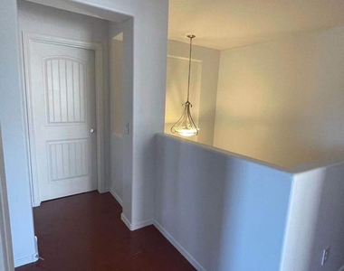 1704 S Falcon Drive - Photo Thumbnail 10