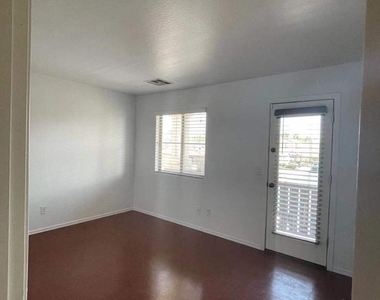 1704 S Falcon Drive - Photo Thumbnail 6