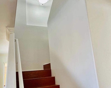 1704 S Falcon Drive - Photo Thumbnail 8