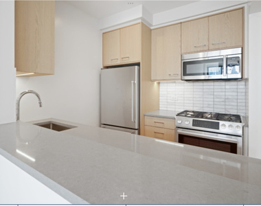 407 Park Avenue South - Photo Thumbnail 3