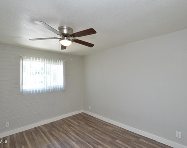 6044 N 21st Avenue - Photo Thumbnail 7