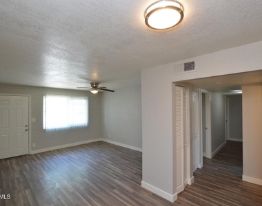 6044 N 21st Avenue - Photo Thumbnail 5