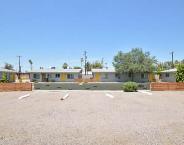 6044 N 21st Avenue - Photo Thumbnail 15