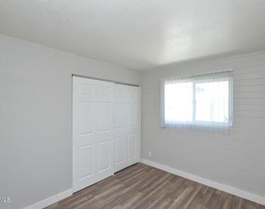 6044 N 21st Avenue - Photo Thumbnail 9