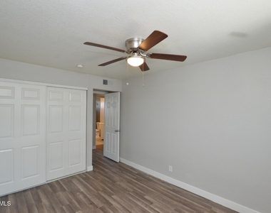 6044 N 21st Avenue - Photo Thumbnail 8