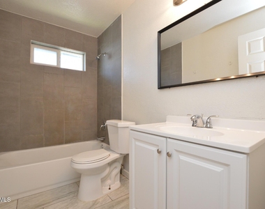 6044 N 21st Avenue - Photo Thumbnail 13