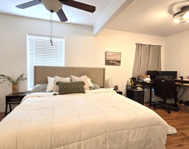 6040 N 79th Street - Photo Thumbnail 8