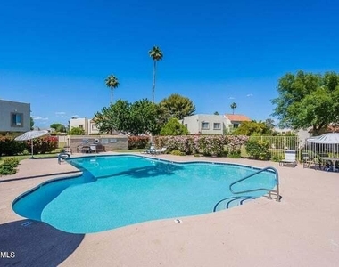 6040 N 79th Street - Photo Thumbnail 13