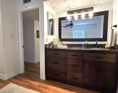 6040 N 79th Street - Photo Thumbnail 10