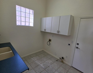 2653 N Travis -- - Photo Thumbnail 38