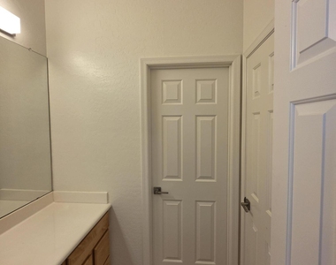 2653 N Travis -- - Photo Thumbnail 21