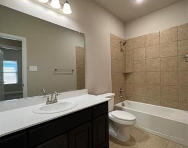 639 Comal Drive - Photo Thumbnail 15