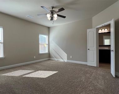 639 Comal Drive - Photo Thumbnail 10