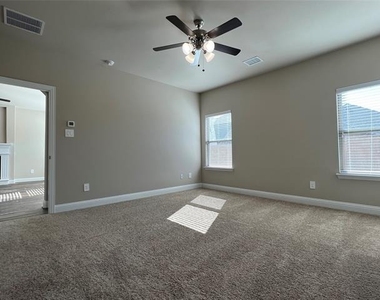 639 Comal Drive - Photo Thumbnail 11