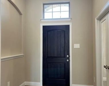 639 Comal Drive - Photo Thumbnail 9