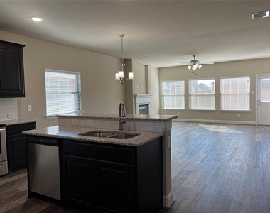 639 Comal Drive - Photo Thumbnail 3