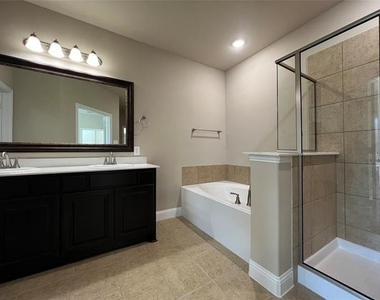 639 Comal Drive - Photo Thumbnail 12