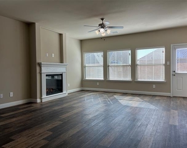 639 Comal Drive - Photo Thumbnail 6