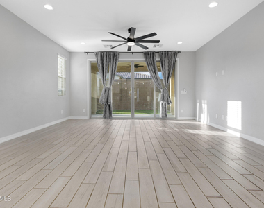 24194 W Whyman Avenue - Photo Thumbnail 31