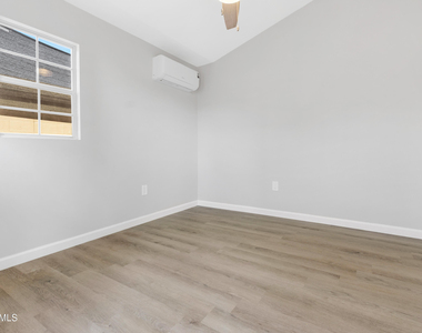 24194 W Whyman Avenue - Photo Thumbnail 15