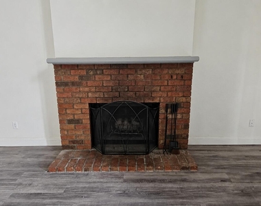 15849 E Palomino Boulevard - Photo Thumbnail 8